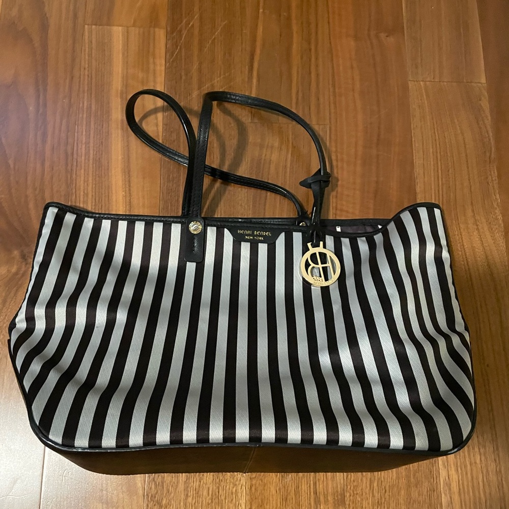 Henri bendel tote with dust bag EUC!!